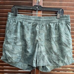 Columbia Camo Green Exercise Shorts, size L